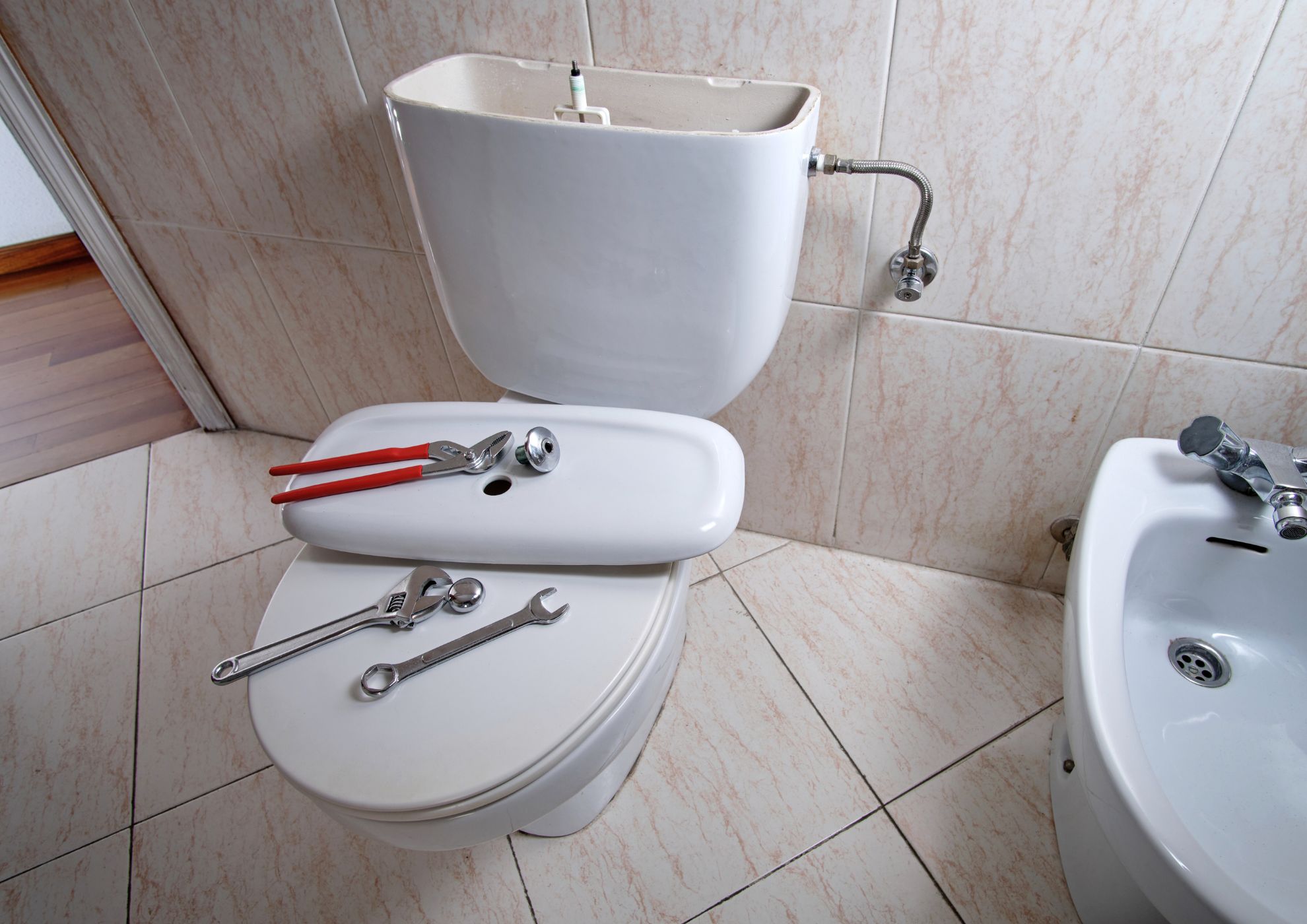 Signs Your Toilet Tank Plumbing is Bad: A Quick Guide